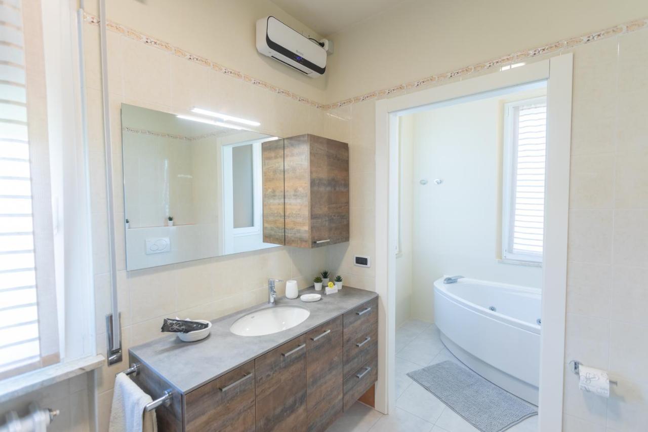 Villa Moiacchina Luxury Home Bevera  Kültér fotó